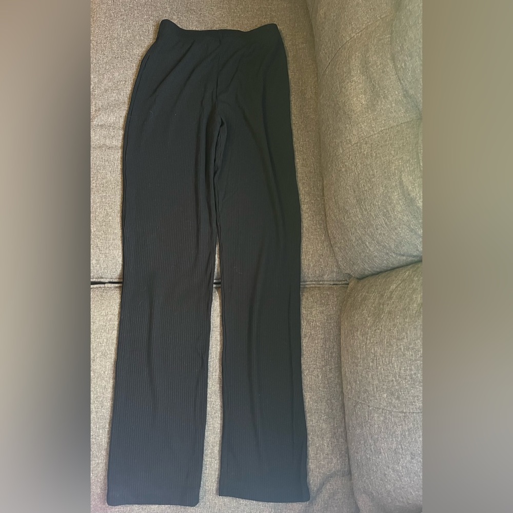 Reformation jeans ribbed black comfy pants. Size small/medium